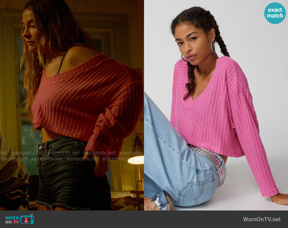 Out From Under at Urban Outfitters Isla Waffle V-Neck Top worn by Sarah Cameron (Madelyn Cline) on Outer Banks