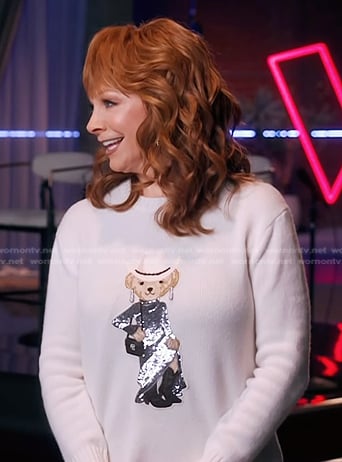 Reba’s white teddy bear sweater on The Voice