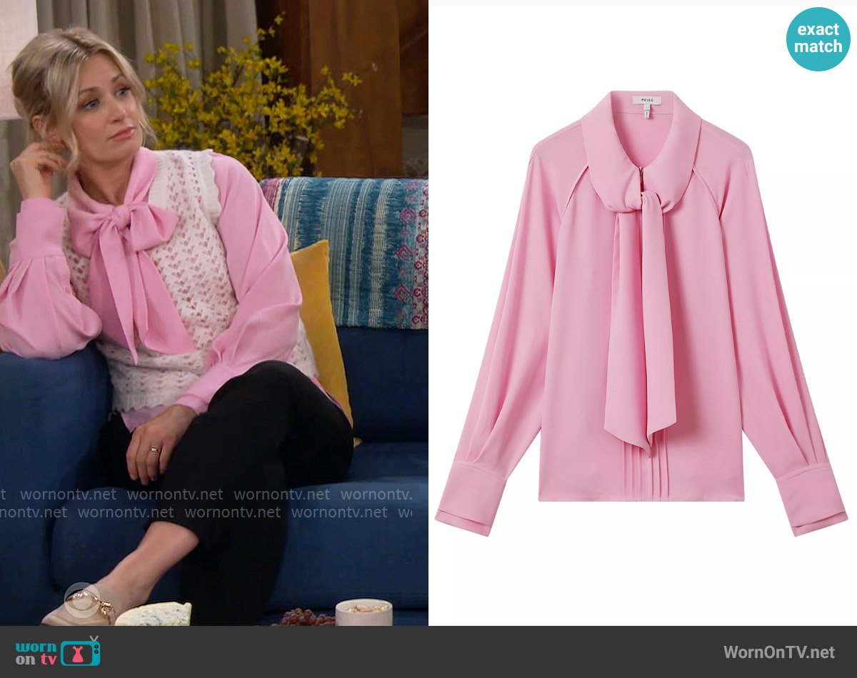 Reiss Ella Tieneck Pleated Blouse worn by Gemma (Beth Behrs) on The Neighborhood