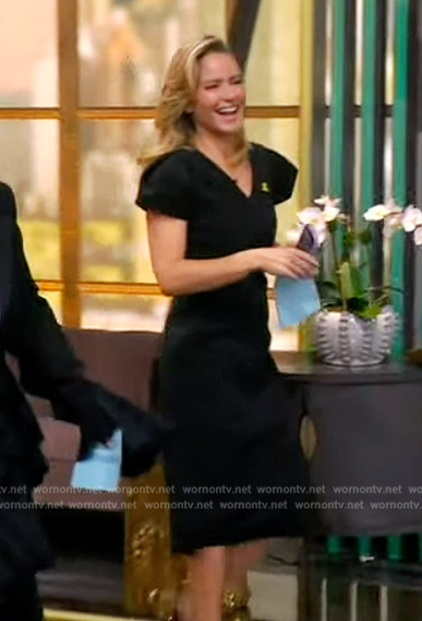 Sara’s black velvet dress on The View