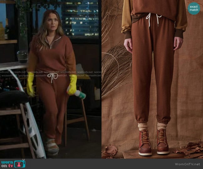 The Great The Stadium Sweatpant in Heritage Brown worn by Jo Wilson (Camilla Luddington) on Greys Anatomy