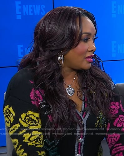 Vivica A. Fox’s black floral print cardigan on E! News