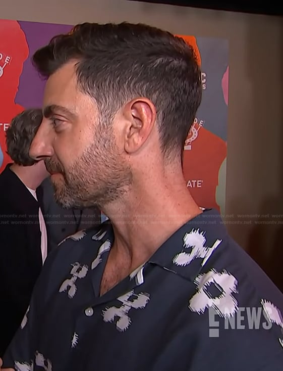 Will's printed short sleeve shirt on E! News