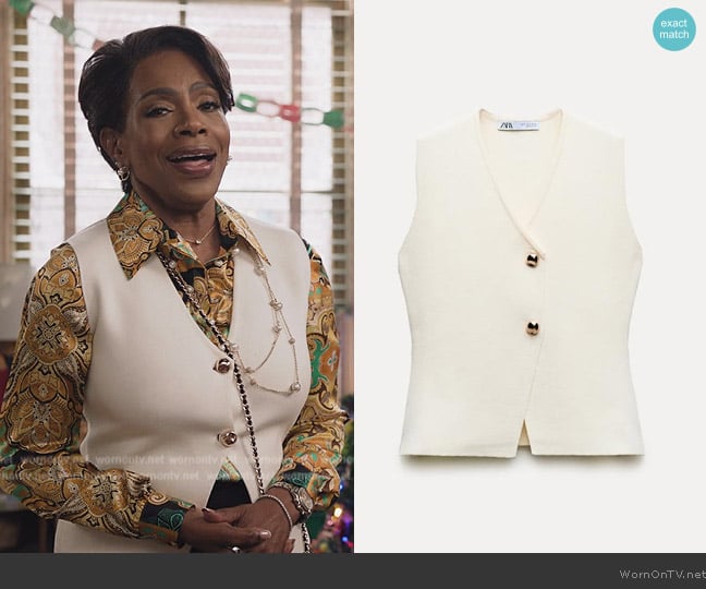 Zara Basic Knit Gold Button Top worn by Barbara Howard (Sheryl Lee Ralph) on Abbott Elementary