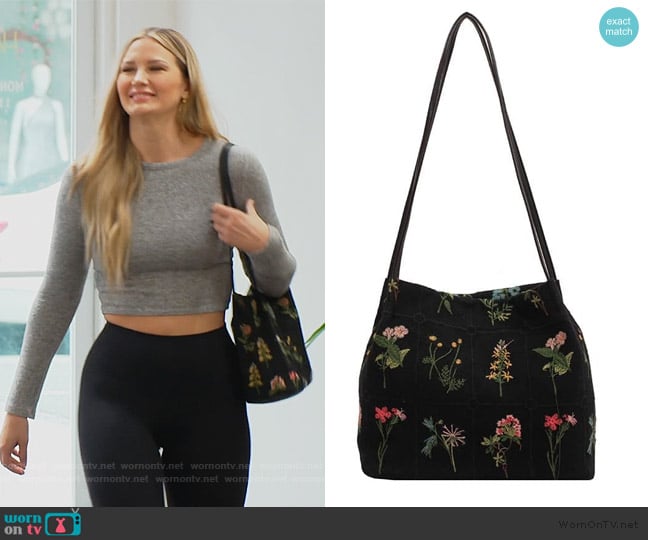 Aiyify Canvas Tote Bag in Flower Print worn by Molly O’Connell on Southern Charm