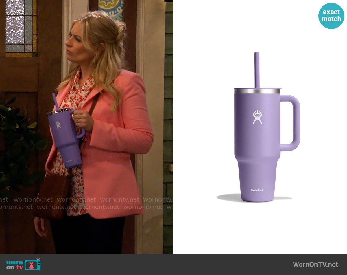 Gemma’s purple tumbler on The Neighborhood