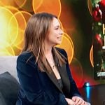 Jennifer Love Hewitt’s blue velvet blazer on Access Hollywood