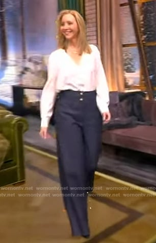 Lisa Kudrow's white top and pants on The View