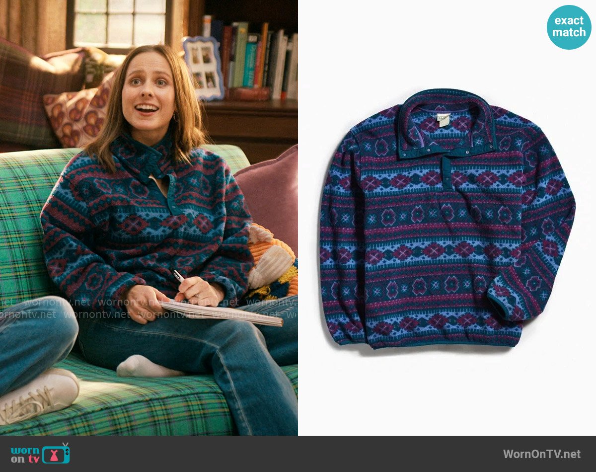 LL Bean Vintage Fleece Sweater worn by Kimberly Finkle (Pauline Chalamet) on The Sex Lives of College Girls