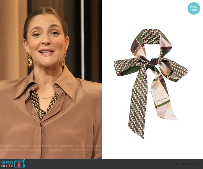 Drew’s printed scarf on The Drew Barrymore Show