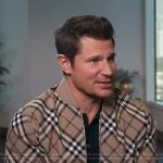 Nick Lachey’s plaid jacket on E! News