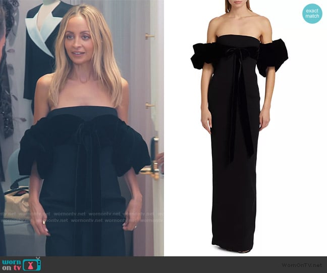 Nicole’s black off shoulder gown on The Encore