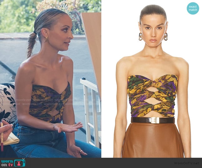 Nicole’s floral twist front top on The Encore