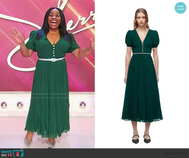 Self Portrait Deep Green Chiffon Pleated Midi Dress worn by Sherri Shepherd on Sherri