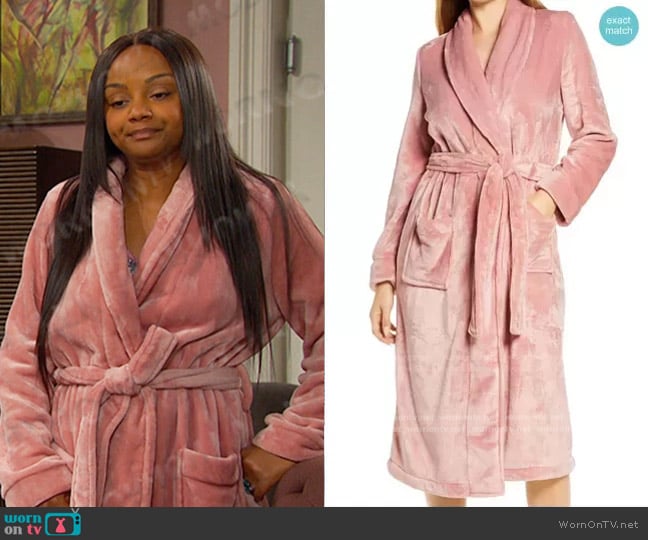 Nordstrom Bliss Plush Robe worn by Chanel Dupree (Raven Bowens) on Days of our Lives