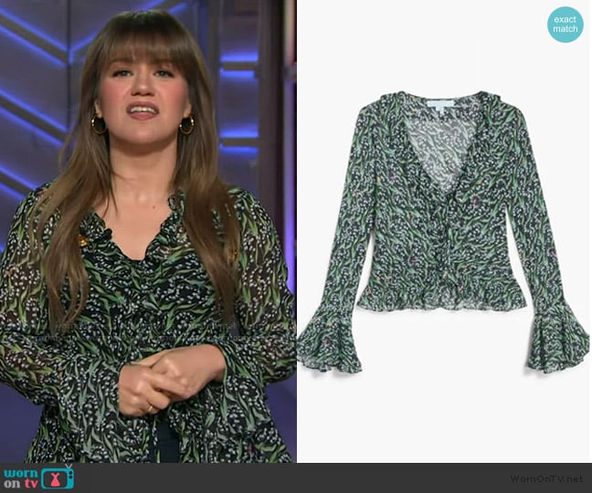 Hill House Home The Chiara Top worn by Kelly Clarkson on The Kelly Clarkson Show