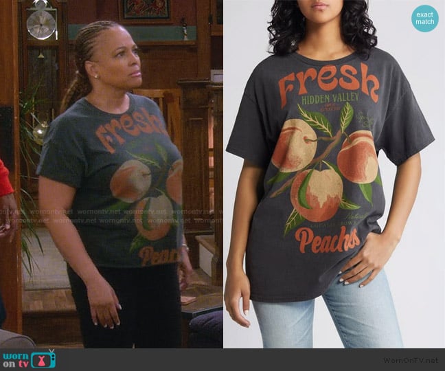 Vinyl Icons Peaches Cotton Graphic T-Shirt worn by Regina Upshaw (Kim Fields) on The Upshaws