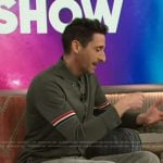 Adrien Brody’s sleeve stripe shirt on The Kelly Clarkson Show