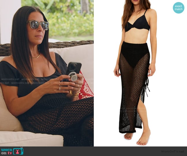 Rebecca’s black crochet knit skirt on RHONY