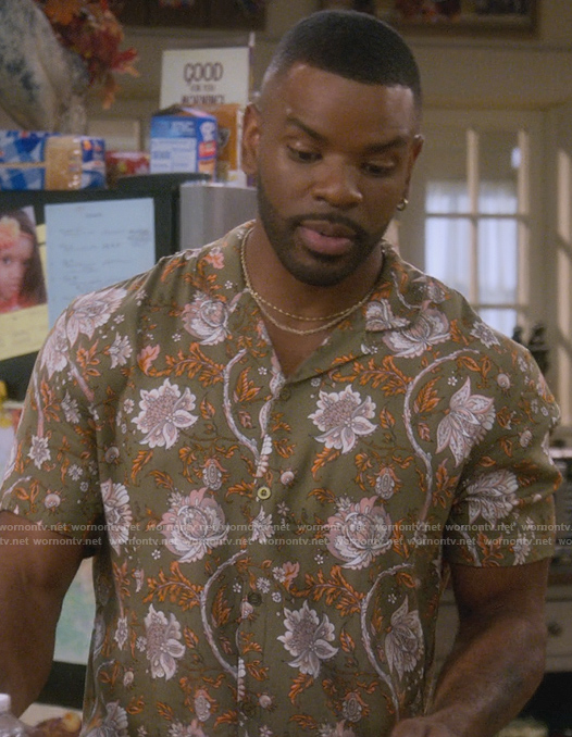 Bernard’s green floral print shirt on The Upshaws