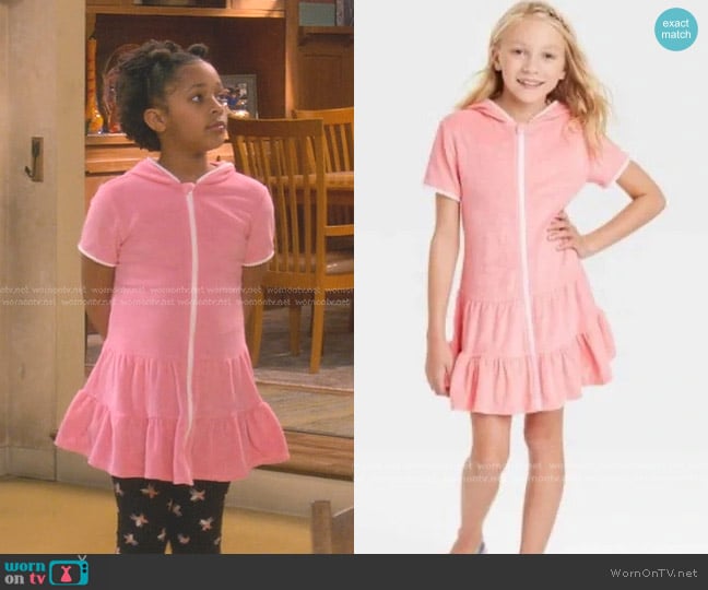 Cat & Jack Girls’ Hooded Terry Zip Swimsuit Coverup Dress in Coral Pink worn by Maya Upshaw (Journey Christine) on The Upshaws