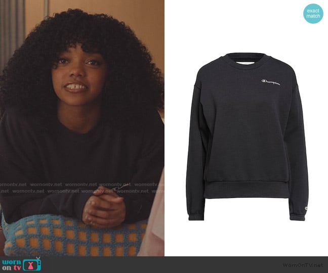 Champion Black Sweatshirt worn by Juliana Porter (Regan Aliyah) on XO Kitty