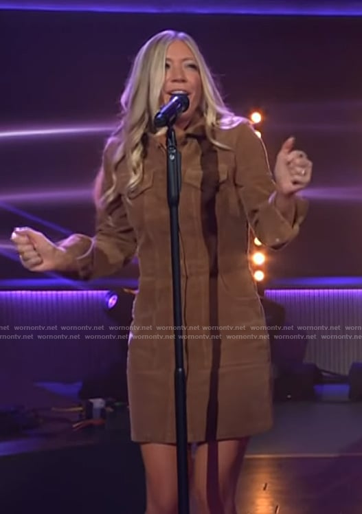 Ellie Holcomb’s brown suede shirtdress on The Kelly Clarkson Show