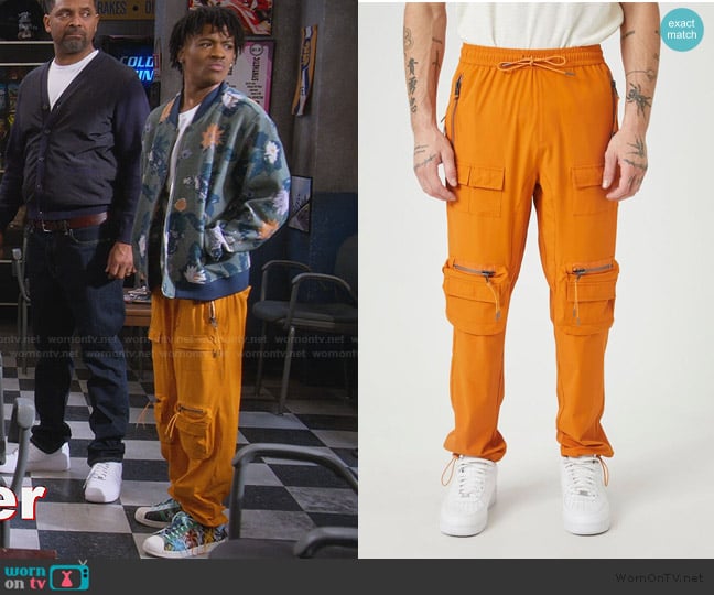 Forever 21 Toggle Drawstring Cargo Joggers worn by Kelvin (Diamond Lyons) on The Upshaws