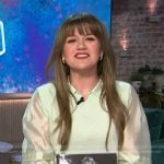 Kelly’s light green layered top on The Kelly Clarkson Show