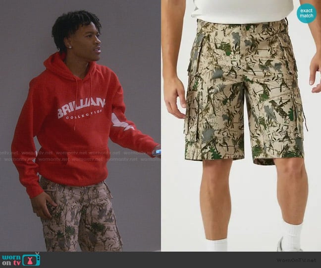 Kelvin’s leaf print shorts on The Upshaws