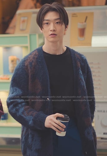 Min Ho's blue floral cardigan on XO Kitty