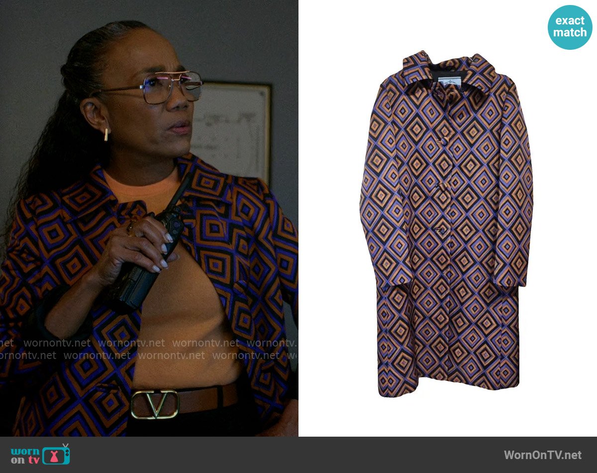 Prada Silk Coat worn by Amanda Wagner (Sonja Sohn) on Will Trent