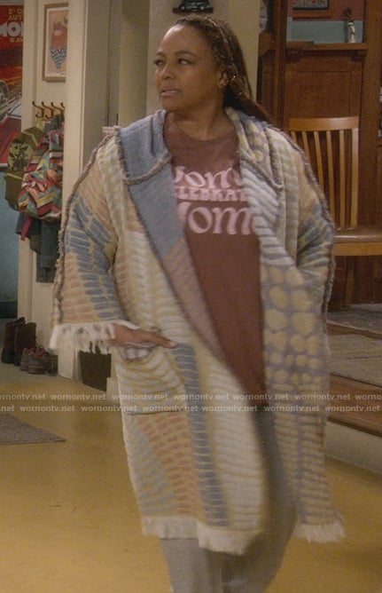 Regina's embroidered fray trim kimono on The Upshaws