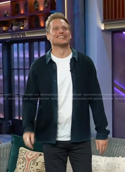 Sam Heughan’s blue front shirt on The Kelly Clarkson Show