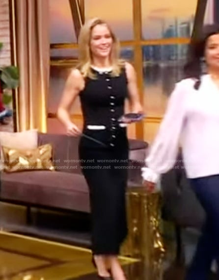 Sara’s sleeveless button front dress on The View