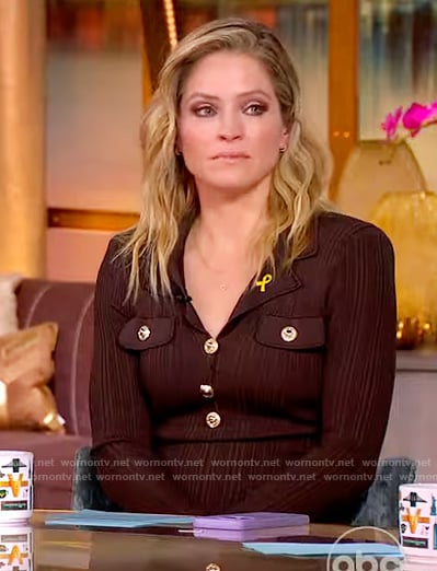 Sara’s brown ribbed button front dress on The View