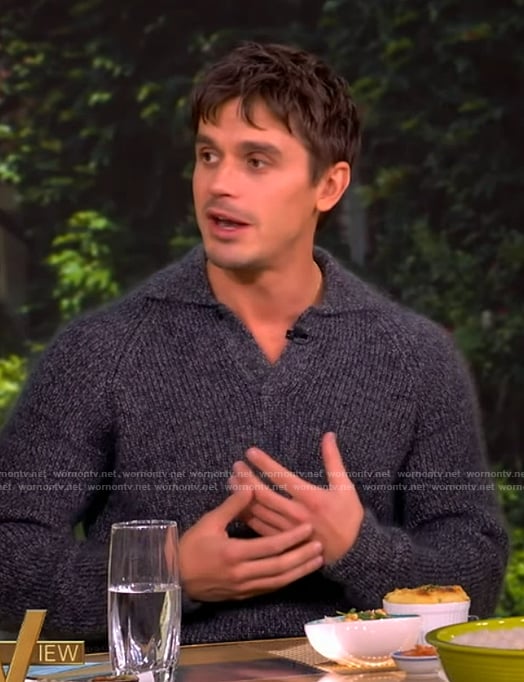 Antoni Porowski's gray knit sweater on The View