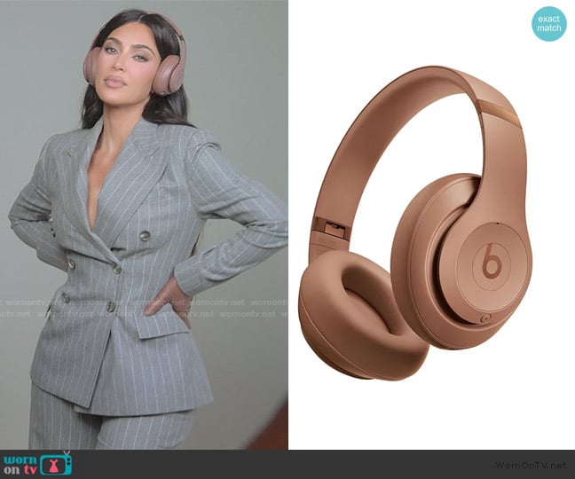 Kim’s headphones on The Kardashians