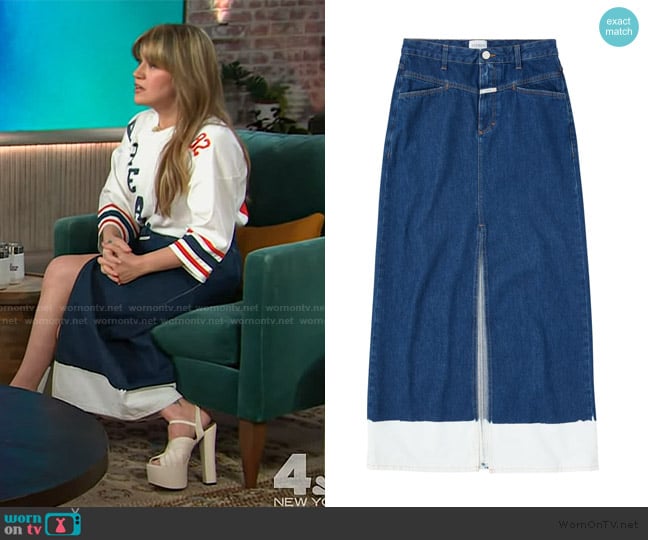 Closed Z-Pocket denim skirt worn by Kelly Clarkson on The Kelly Clarkson Show