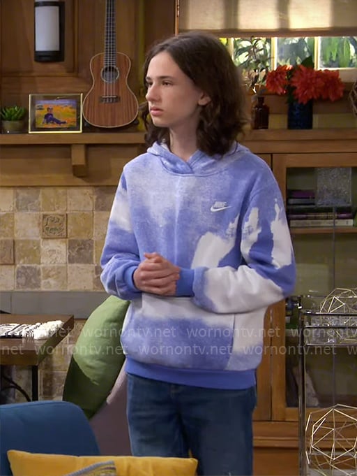 Grover's blue and white printed hoodie on The Neighborhood