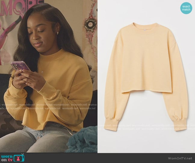 H&M Crop Sweatshirt worn by Amina Simms (Alexis Chikaeze) on All American