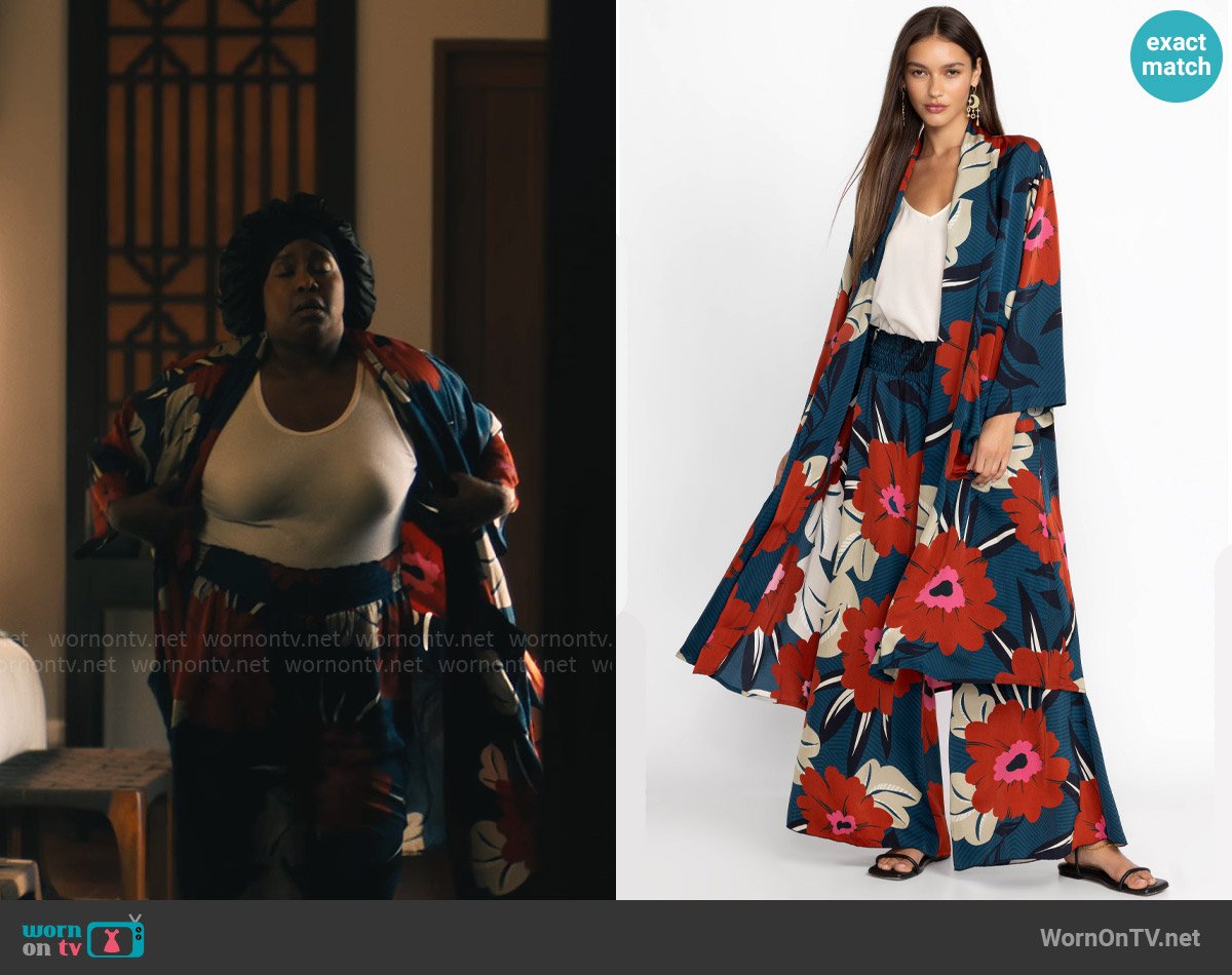 Johnny Was Alder Pants and Kimono worn by Belinda Lindsey (Natasha Rothwell) on The White Lotus