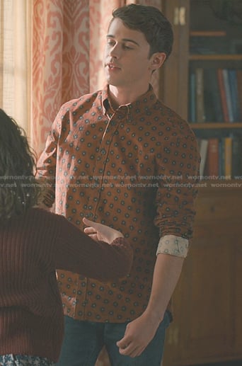 Kyle's brown floral print shirt on Sweet Magnolias