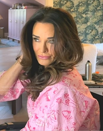 Kyle's pink print robe on The Real Housewives of Beverly Hills