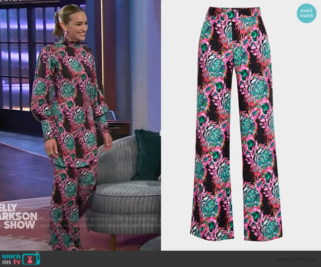 Brianne’s floral print pants on The Kelly Clarkson Show