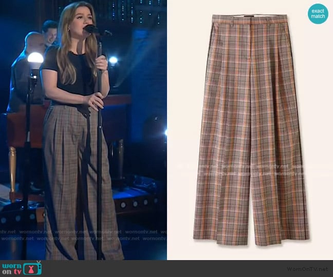 Me + Em Multi Check Pleat Front Man Pant worn by Kelly Clarkson on The Kelly Clarkson Show