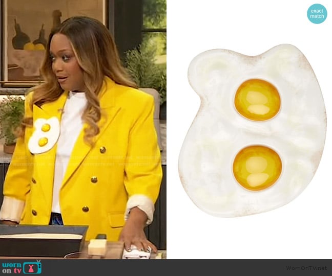 Moschino White Maxi Eggs Brooch worn by Sunny Andersons on The Drew Barrymore Show