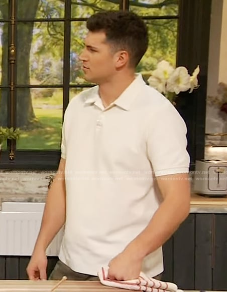 Nick DiGiovanni’s white polo on The Drew Barrymore Show