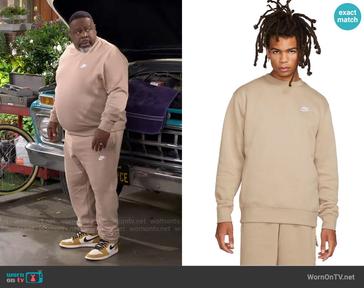 Calvin’s beige sweatshirt on The Neighborhood