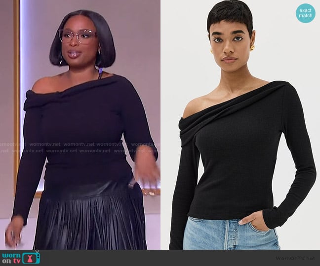 Jennifer’s black off shoulder top on The Jennifer Hudson Show